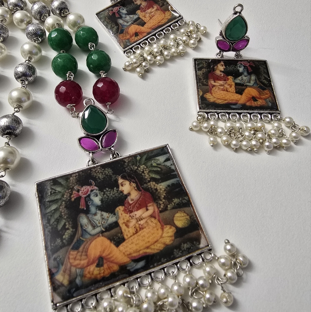 ‘Symbol of Love’ Radha Krishna Pearl Elegance Handcrafted Necklace Set - Picture 4 of 10